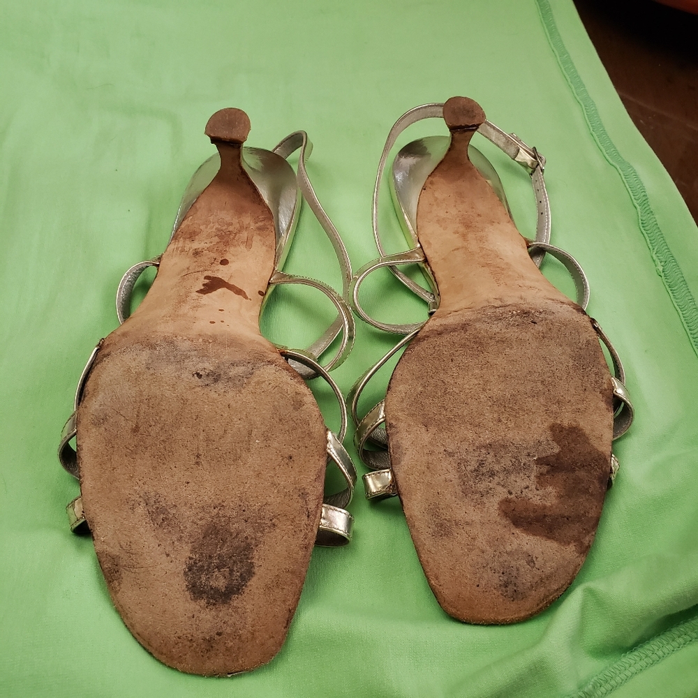 Manolo Blahnik sandals .silver an white Each 125 - Picture 6 of 16